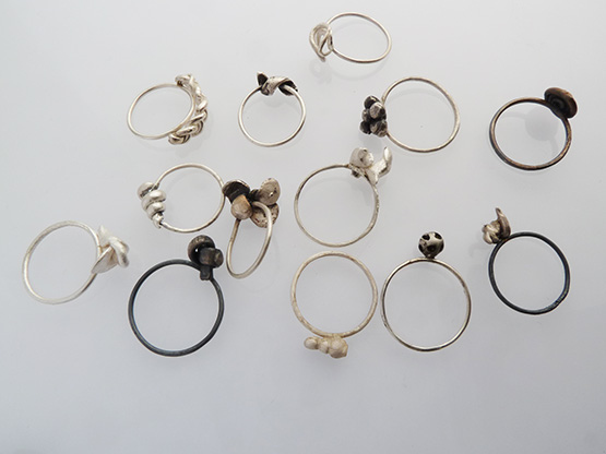Varios anillos en plat 0.925 de Juanita Velez.